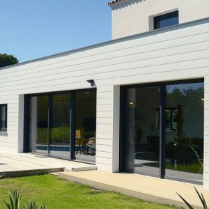 Maison avec bardage en PVC